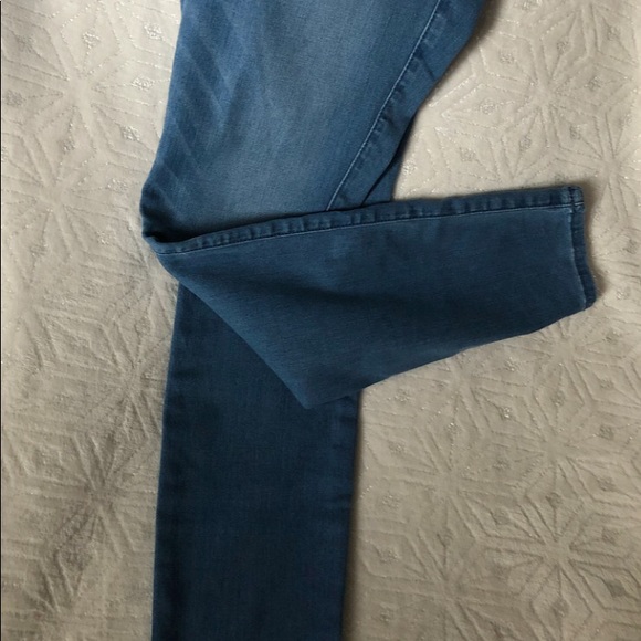 😊😊Abercrombie & Fitch Skinny Jeans - Picture 3 of 6